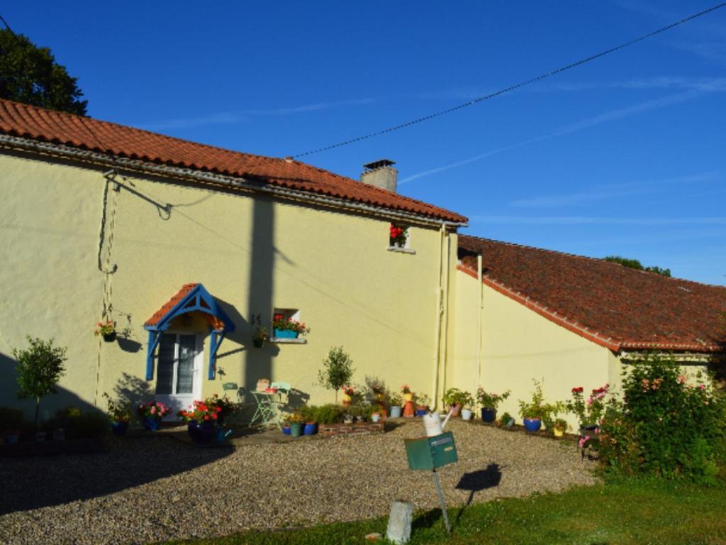 Homestay Arrabella Availles-Limouzine Exterior photo